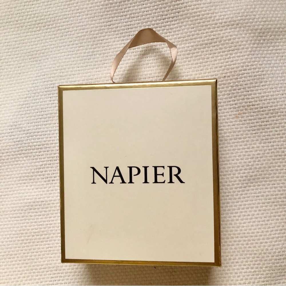 Napier Heart Accent Brooch in Deep Red and Gold NWT in gift box - Picture 4 of 5